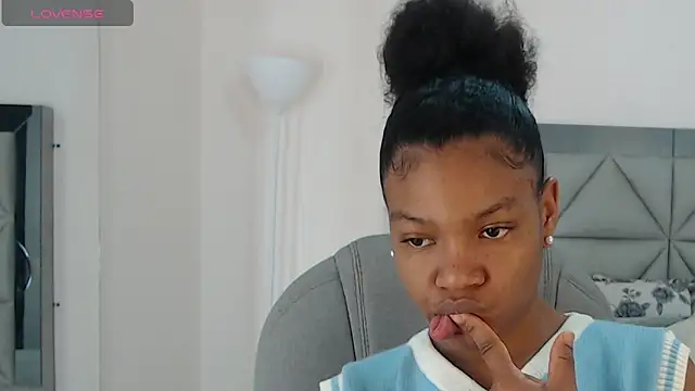 genesis moretz online show from 04-15-26, 12:16