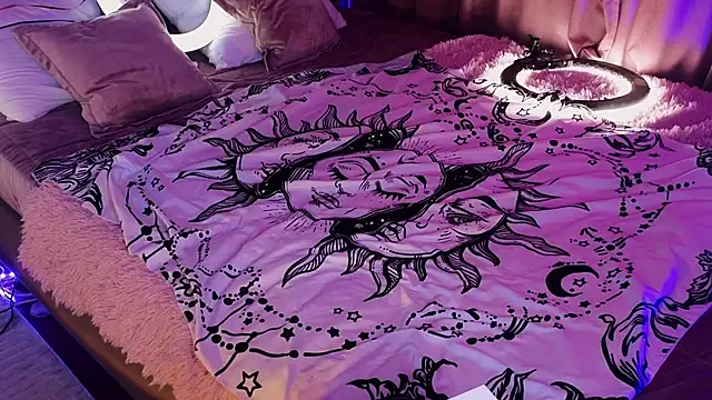 SandraBoyl online show from 03-22-25, 04:14