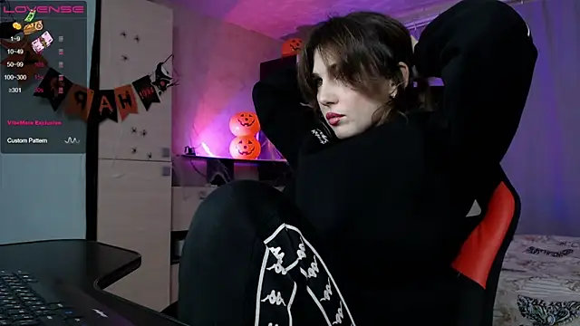 Snapshot of Daniela_Cooperr chatting on 11-05-25, 05:05 Daniela Cooperr online show from 11-05-25, 05:05