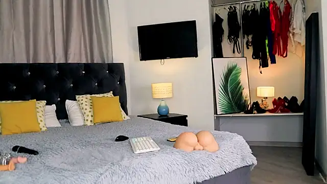 InvitingTina online show from 10-05-25, 08:27