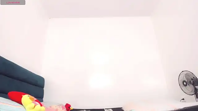 Amanda Cax online show from 04-17-26, 08:22