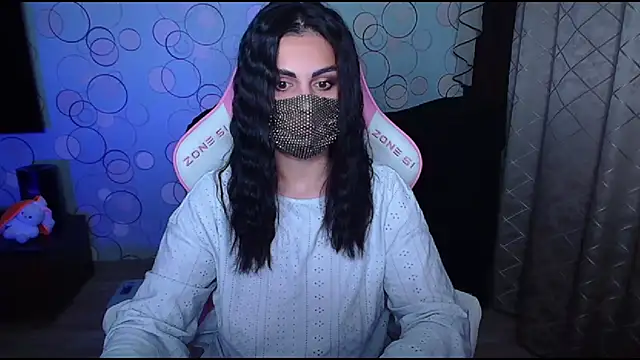 Snapshot of __Yasmina__ chatting on 10-01-25, 05:01   Yasmina   online show from 10-01-25, 05:01