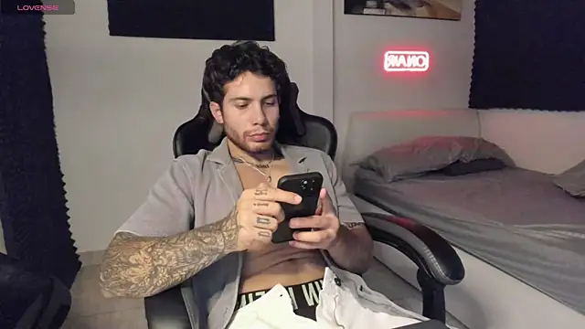 LucianSinclair online show from 12-21-25, 03:41