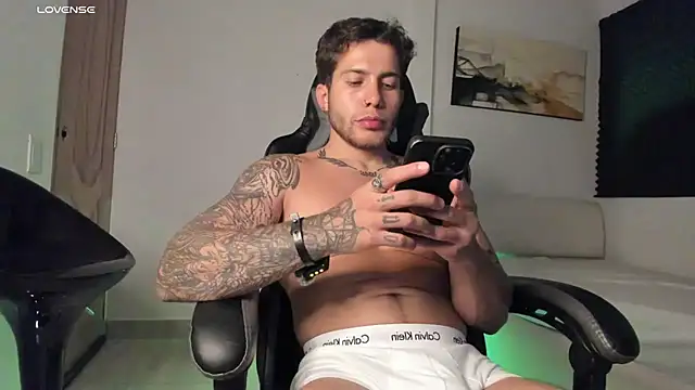 Snapshot of LucianSinclair chatting on 09-14-25, 02:12 LucianSinclair online show from 09-14-25, 02:12