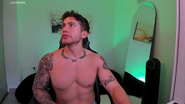 Snapshot of LucianSinclair chatting on 02-09-25, 05:54 LucianSinclair online show from 02-09-25, 05:54