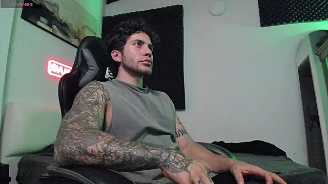 Snapshot of LucianSinclair chatting on 02-26-26, 02:22 LucianSinclair online show from 02-26-26, 02:22