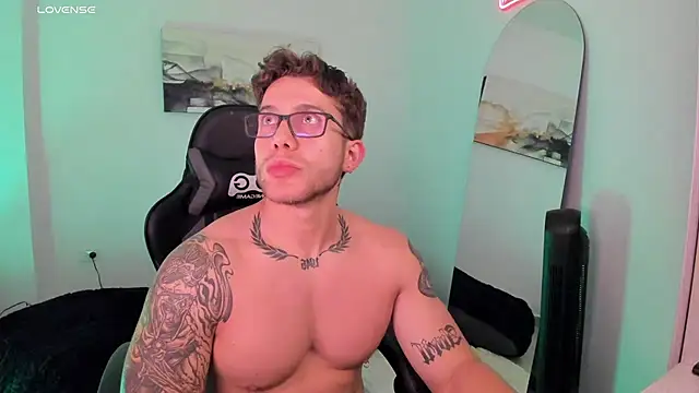 Snapshot of LucianSinclair chatting on 02-20-25, 12:19 LucianSinclair online show from 02-20-25, 12:19