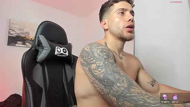 Snapshot of LucianSinclair chatting on 12-14-24, 02:44 LucianSinclair online show from 12-14-24, 02:44