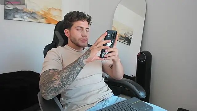 Snapshot of LucianSinclair chatting on 12-01-24, 05:18 LucianSinclair online show from 12-01-24, 05:18