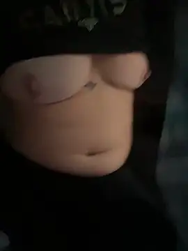 Snapshot of Everlyrose27 chatting on 09-30-25, 02:23 Everlyrose27 online show from 09-30-25, 02:23