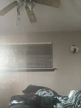 Snapshot of Everlyrose27 chatting on 12-14-24, 06:13 Everlyrose27 online show from 12-14-24, 06:13