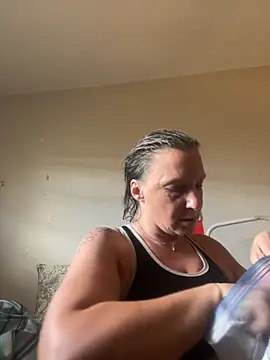 Snapshot of Everlyrose27 chatting on 09-18-25, 06:33 Everlyrose27 online show from 09-18-25, 06:33