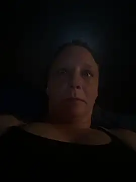 Snapshot of Everlyrose27 chatting on 03-15-25, 08:21 Everlyrose27 online show from 03-15-25, 08:21