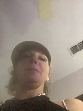 Snapshot of Everlyrose27 chatting on 12-21-24, 12:49 Everlyrose27 online show from 12-21-24, 12:49