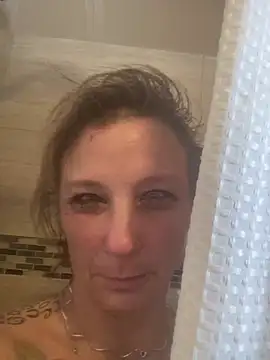 Snapshot of Everlyrose27 chatting on 12-24-24, 04:40 Everlyrose27 online show from 12-24-24, 04:40