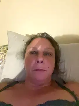 Snapshot of Everlyrose27 chatting on 09-28-25, 06:53 Everlyrose27 online show from 09-28-25, 06:53