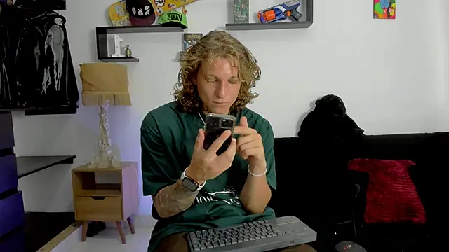 Snapshot of Tom_Krakow chatting on 01-13-25, 07:42 Tom Krakow online show from 01-13-25, 07:42