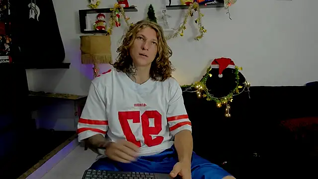 Snapshot of Tom_Krakow chatting on 12-27-24, 07:14 Tom Krakow online show from 12-27-24, 07:14