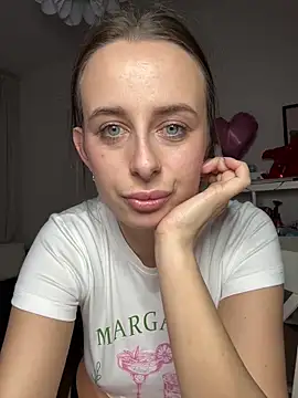 Snapshot of Hii_Lolla chatting on 02-19-25, 07:05 Hii Lolla online show from 02-19-25, 07:05