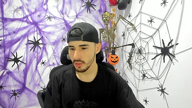 DmitriSanders online show from 09-28-25, 01:23