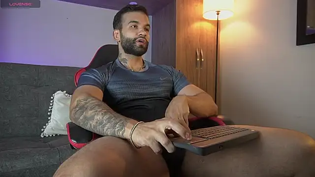 Snapshot of MarkHazze chatting on 02-15-26, 10:30 MarkHazze online show from 02-15-26, 10:30