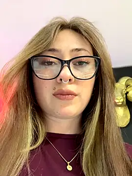 Snapshot of Sofii_gold chatting on 10-03-25, 02:04 Sofii gold online show from 10-03-25, 02:04