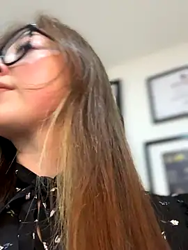 Snapshot of Sofii_gold chatting on 09-27-25, 11:33 Sofii gold online show from 09-27-25, 11:33