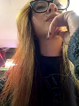 Snapshot of Sofii_gold chatting on 10-18-25, 02:24 Sofii gold online show from 10-18-25, 02:24