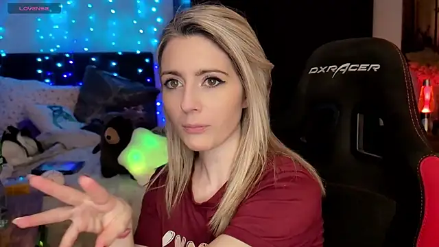 Lisaonthemoon online show from 04-22-26, 05:09