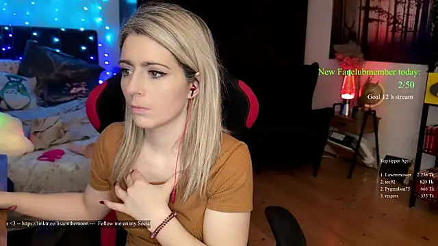 Lisaonthemoon online show from 04-11-26, 01:37