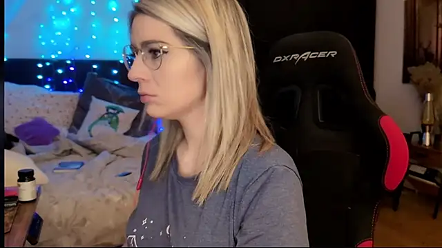 Lisaonthemoon online show from 03-19-26, 07:03