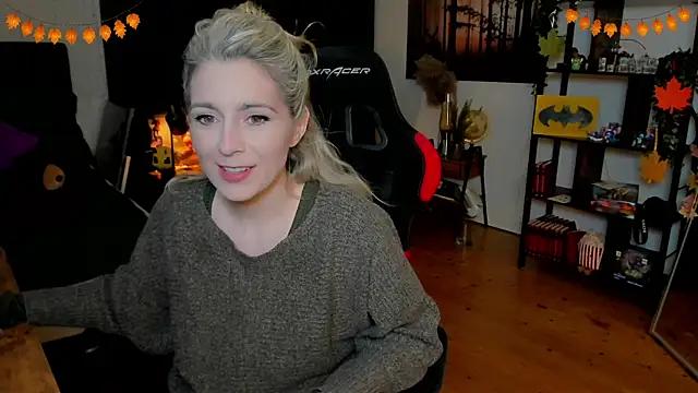 Lisaonthemoon online show from 10-29-25, 08:41