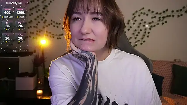 Megan  Hart online show from 11-26-25, 12:43