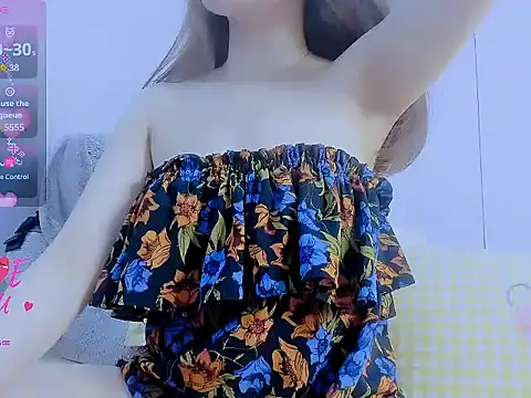Snapshot of Linh_diudang chatting on 06-22-26, 01:11 Linh diudang online show from 06-22-26, 01:11