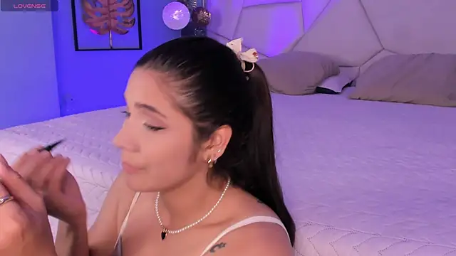 bellaa becca online show from 11-28-25, 09:37