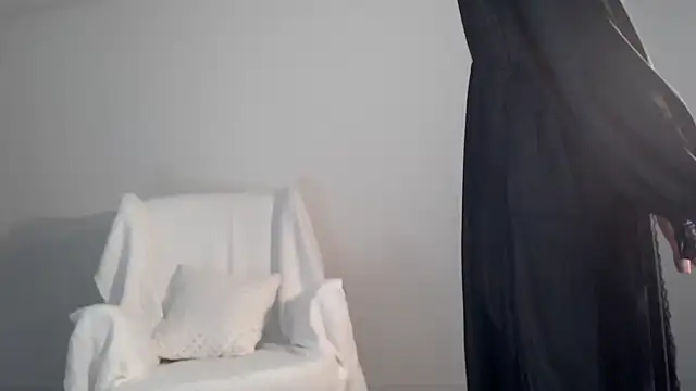 Snapshot of Lily_0000 chatting on 02-25-25, 01:32 Lily 0000 online show from 02-25-25, 01:32