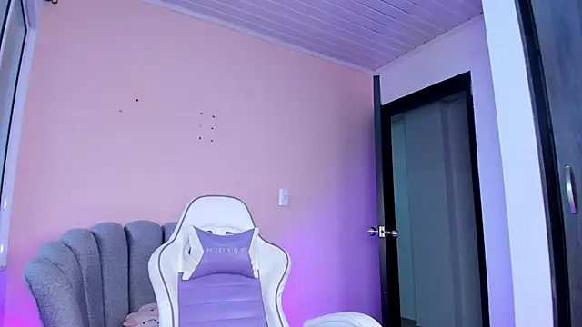 Snapshot of lili_turner chatting on 02-19-25, 01:39 lili turner online show from 02-19-25, 01:39