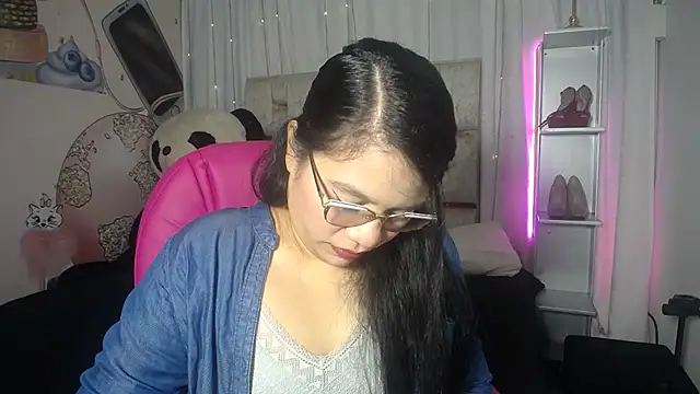 Snapshot of KEYRA-MILLER- chatting on 11-25-25, 02:01 KEYRA-MILLER- online show from 11-25-25, 02:01