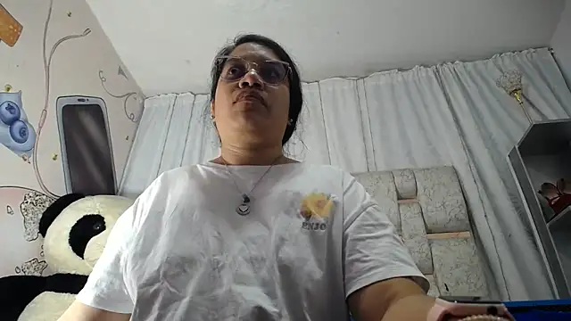 Snapshot of KEYRA-MILLER- chatting on 02-22-26, 02:14 KEYRA-MILLER- online show from 02-22-26, 02:14