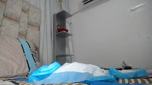 Snapshot of KEYRA-MILLER- chatting on 02-20-26, 06:26 KEYRA-MILLER- online show from 02-20-26, 06:26