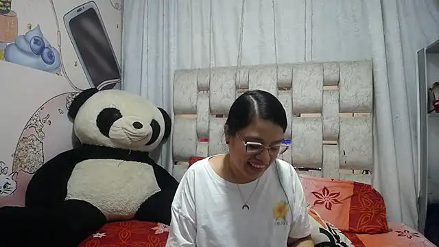 Snapshot of KEYRA-MILLER- chatting on 02-01-26, 02:43 KEYRA-MILLER- online show from 02-01-26, 02:43