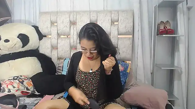 Snapshot of KEYRA-MILLER- chatting on 02-26-26, 02:00 KEYRA-MILLER- online show from 02-26-26, 02:00