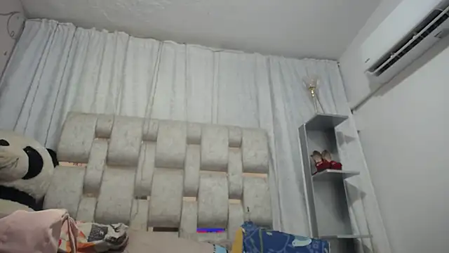 Snapshot of KEYRA-MILLER- chatting on 02-16-26, 01:48 KEYRA-MILLER- online show from 02-16-26, 01:48