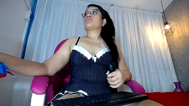 KEYRA-MILLER- online show from 03-10-25, 07:44