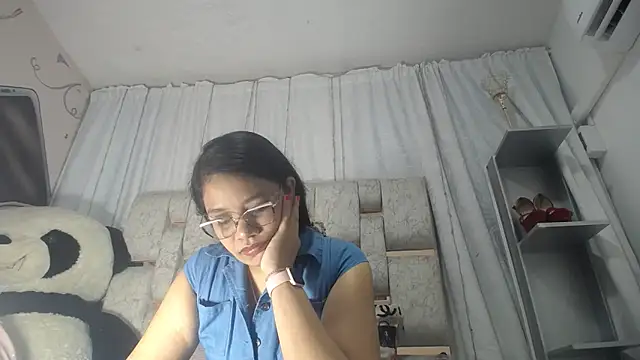 Snapshot of KEYRA-MILLER- chatting on 02-23-26, 01:51 KEYRA-MILLER- online show from 02-23-26, 01:51