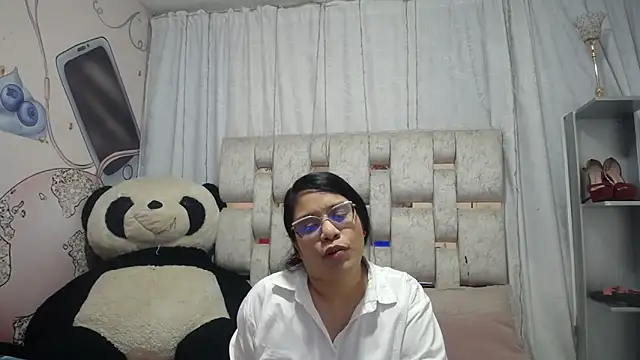 Snapshot of KEYRA-MILLER- chatting on 02-10-26, 02:54 KEYRA-MILLER- online show from 02-10-26, 02:54