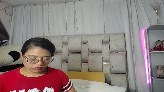 Snapshot of KEYRA-MILLER- chatting on 11-27-25, 02:23 KEYRA-MILLER- online show from 11-27-25, 02:23