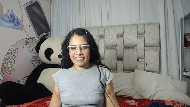 Snapshot of KEYRA-MILLER- chatting on 12-19-25, 02:48 KEYRA-MILLER- online show from 12-19-25, 02:48