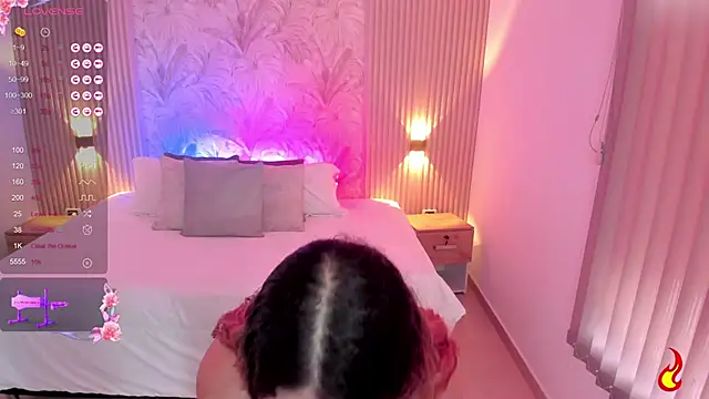 Snapshot of Leah_Grey chatting on 03-05-25, 03:40 Leah Grey online show from 03-05-25, 03:40