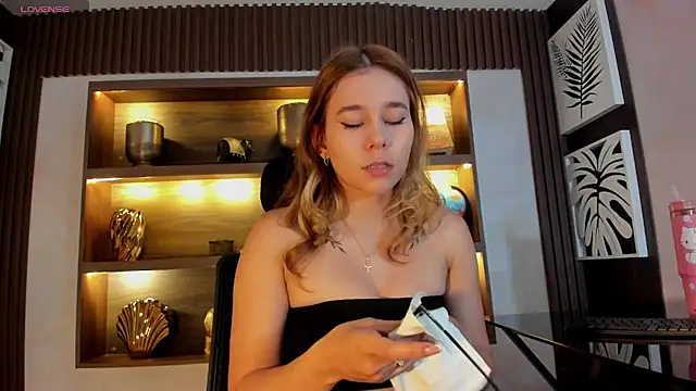 Lezy  online show from 04-05-26, 07:42